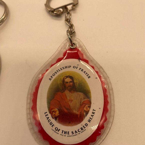 Vintage Sacred Heart Scapular Keychain - Picture 1 of 1